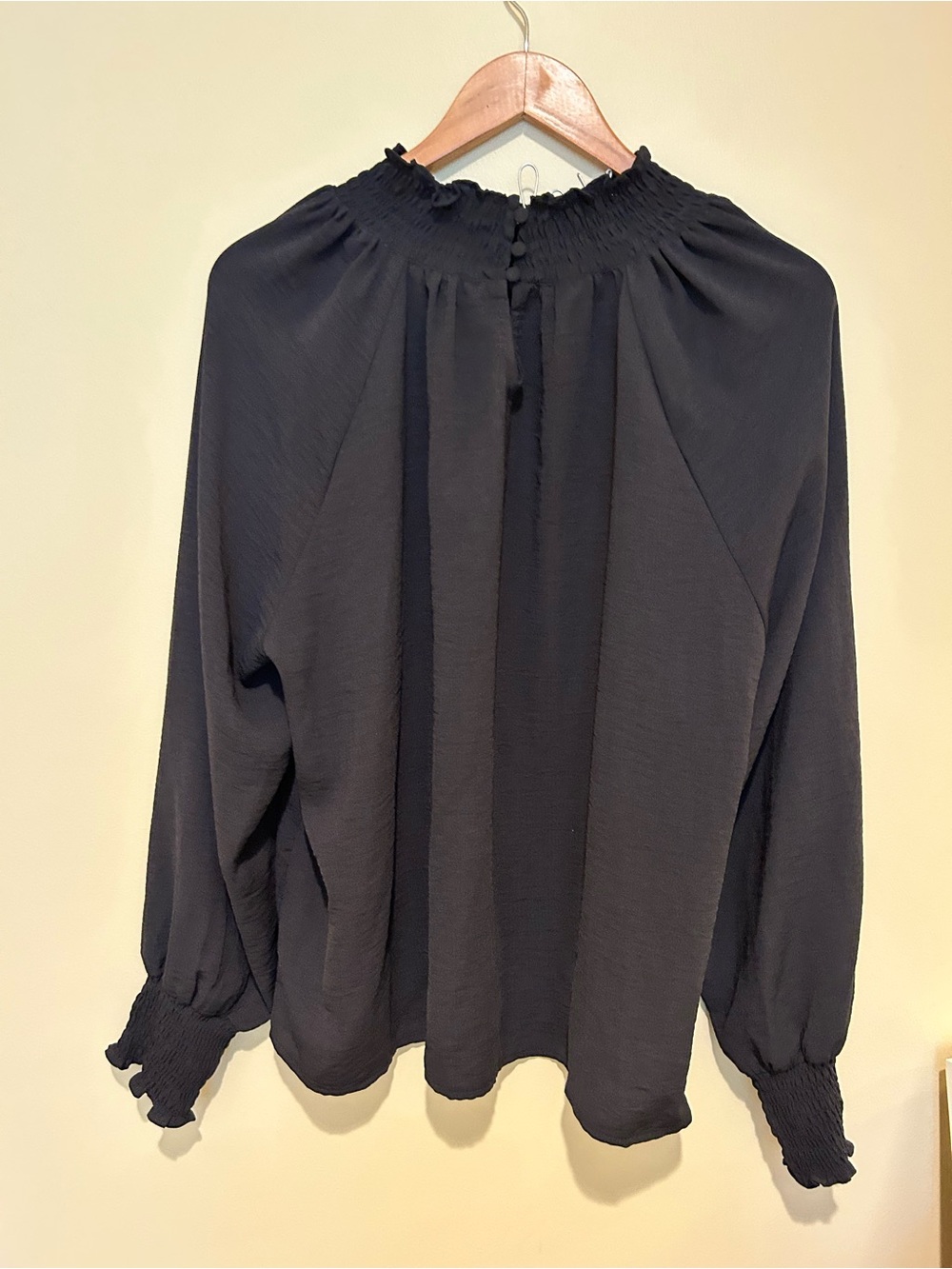 Nine West Smocked Neck Black Long-Sleeve Women’s Top Size XXL Like New